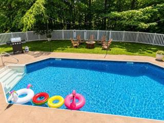 Autumn Retreat 5 Bedroom Home with a Pool - 6