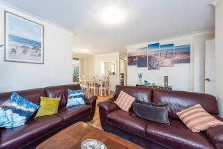Mandurah Coastal GetawayDolphinsBeachesSleeps 6 - 8