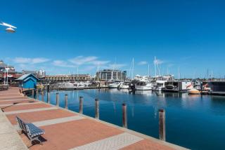 Mandurah Coastal GetawayDolphinsBeachesSleeps 6 - 7