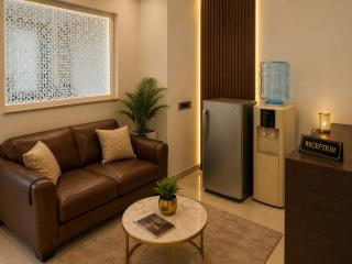 Hotel Element Stay Near DLF Cyber City and AIG Hospital Gachibowli - 8