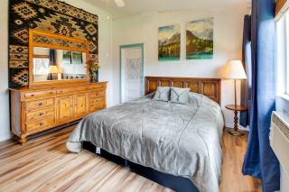 Family 5BR Retreat Sleeps 11 by College, Hospital - 9
