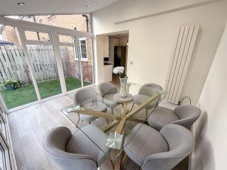 Modern Langold Home, 3-Bed, Sleeps 6, Parking - 3