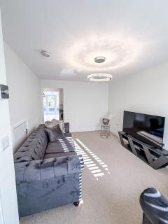 Modern Langold Home, 3-Bed, Sleeps 6, Parking - 2