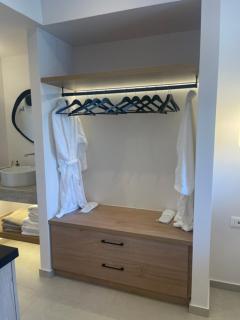 Dahlila Seafront Luxury Suites - Adults Only - 3