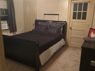 Updated cozy in central Cleveland - 9