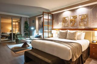 Remodeled High Floor Strip View Suite With Balcony - 0