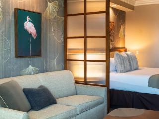 Remodeled High Floor Strip View Suite With Balcony - 2