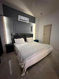 Bright & Cozy 1BR Suite - 0