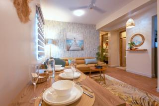 Pwani 2BR near Beach & City, AC, Pool & Fast WiFi - 2