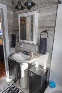 Charlie's Perch -Charming Lakewood Cottage - 7