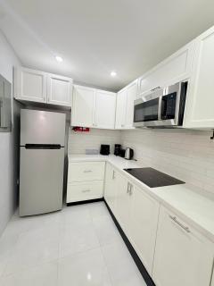 7 on Central - Modern 1br 1bth Apt in Kingston - 2