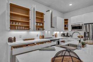 Tremont Modern Stay Gym Sleeps 8 - 2