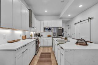Tremont Modern Stay Gym Sleeps 8 - 1