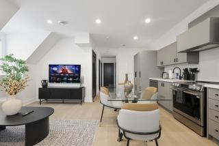 Elegant Parkdale 2BR 2 King Beds Sleeps 6 - 4