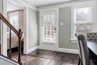 4 Bedroom House, sleeps 12, short walk to Main St! - 3