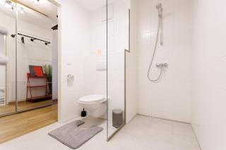 Modern Apartment near Central Station with Balcony - 2