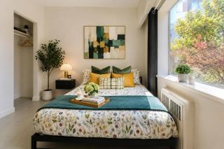 Beautiful 1BR with 2 Queen Beds Near English Bay and Robson Street - 4