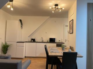 Modern Rooftop Apartment with Balcony & Free Parking - 2