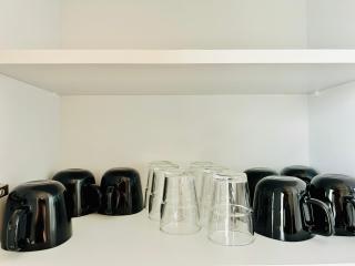 Modern Apartment with Balcony & Free Parking - Near Metro - 3