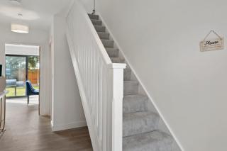 OFFERS 3 Bed House with Free Parking Ideal for Contractors or Relocation Stays Sittingbourne - 3
