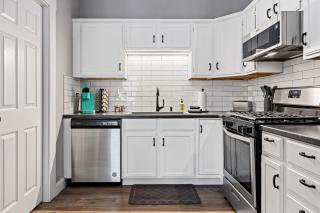 Main Street Apartment For up to 8 guests! - 2