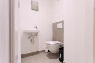 Modern Apartment near Center with Free Parking - 7