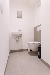 Modern Apartment near Center with Free Parking - 8
