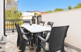 3 Bedroom Stunning Apartment In Pula - 9
