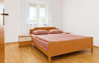 3 Bedroom Stunning Apartment In Pula - 2