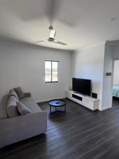 Modern 2 Bedroom Apartment Karratha - 8