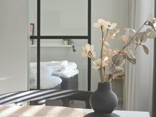Modern One-Bedroom with glazed sun balcony, 350m metro - 7