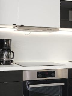 Modern One-Bedroom with glazed sun balcony, 350m metro - 1