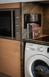 Ein Zimmer in 2 Zimmer Wohnung - 1