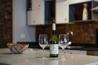 Perfectly Located 1 Bedroom Apartment In The Cbd - 4