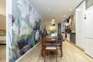 Perfectly Located 1 Bedroom Apartment In The Cbd - 2