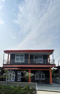 VacationVibeVilla 2R, Balcony, Kitchen, Living - 8