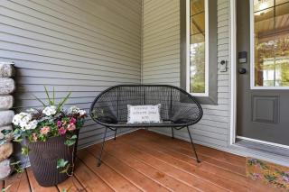Lakeshore Central steps to the main beach sleeps 8 - 4