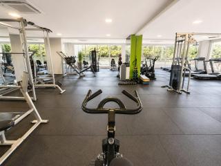Apartamento 2Q| Amplo e Moderno com Varanda Gourmet em Cond. c/Piscina aquecida | Sauna | Garagem | Academia | Wi-Fi | Ar | Portaria 24h| Perto de tudo no Setor Bueno - 3