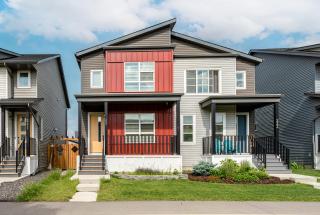 Stylish 3BR Home That Sleeps 10 With Air conditioner, Fast Wifi , Private Garage Parking - 0