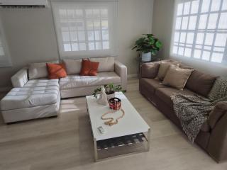 Spacious 3BR Home at Palm Beach for Family and Friends - 9