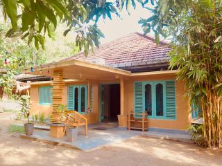 Funky Monkey Surfhostel Hiriketiya - 0
