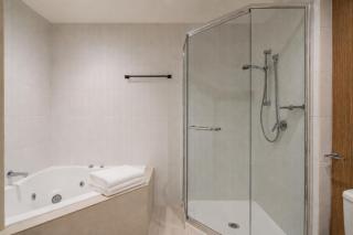 Ocean View Penthouse by Ready Set Stay - 3