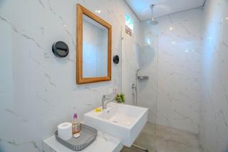 Cecillia Guesthouse Canggu - 1