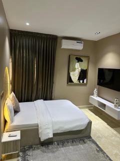 Grey Ivy Apartment - 1
