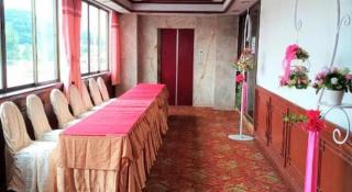 Cathay Hotel - 3
