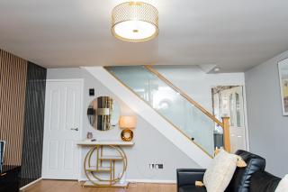 The Cheshire ABode- Central Warrington- Garden Games Room-Sleeps 5 - 8