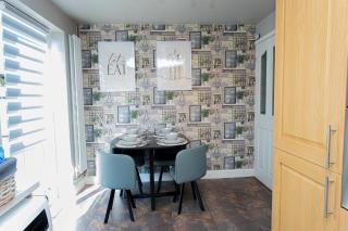 The Cheshire ABode- Central Warrington- Garden Games Room-Sleeps 5 - 4