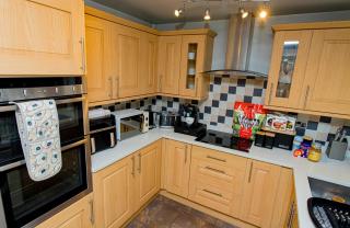 The Cheshire ABode- Central Warrington- Garden Games Room-Sleeps 5 - 6