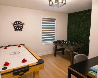 Niagara Luxe Retreat - 5 Mins to Niagara Falls - Sleeps 6 - 6