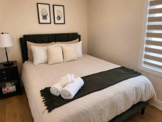 Niagara Luxe Retreat - 5 Mins to Niagara Falls - Sleeps 6 - 3